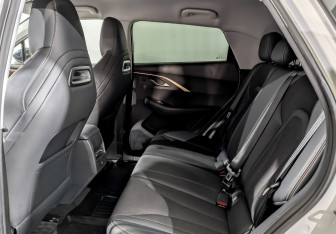 Подержанный автомобиль Omoda C5 2024 года (12 фото)