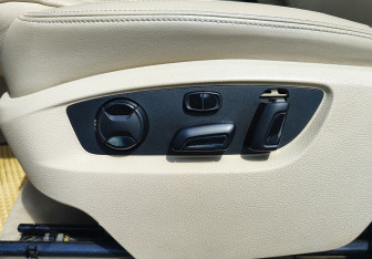 Подержанный автомобиль Volkswagen Touareg 2014 года (14 фото)