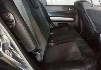 Подержанный автомобиль Nissan X-Trail 2011 года (10 фото)