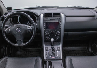Подержанный автомобиль Suzuki Grand Vitara 2011 года (13 фото)