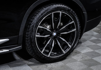 Подержанный автомобиль BMW X3 2021 года (15 фото)