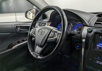 Подержанный автомобиль Toyota Camry Sedan 2015 года (24 фото)