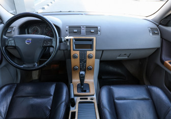 Подержанный автомобиль Volvo S40 2008 года (13 фото)