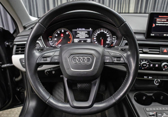 Подержанный автомобиль Audi A4 Sedan 2019 года (17 фото)