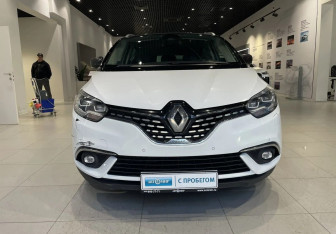 Подержанный автомобиль Renault Scenic 2018 года (2 фото)