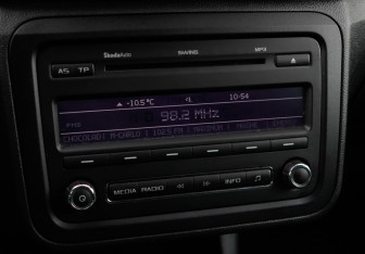 Подержанный автомобиль Skoda Fabia Hatchback 2011 года (19 фото)