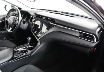 Подержанный автомобиль Toyota Camry Sedan 2019 года (10 фото)