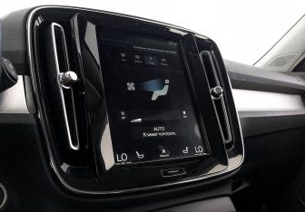Подержанный автомобиль Volvo XC40 2018 года (25 фото)