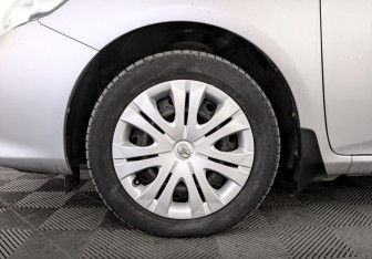 Подержанный автомобиль Toyota Corolla Sedan 2008 года (18 фото)