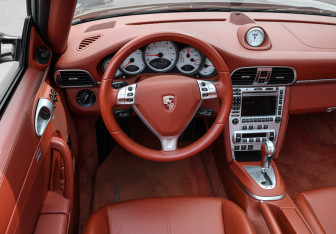 Подержанный автомобиль Porsche 911 Convertible 2007 года (18 фото)