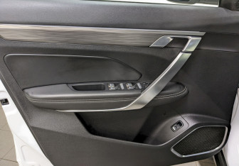 Подержанный автомобиль Geely Atlas Pro 2023 года (11 фото)