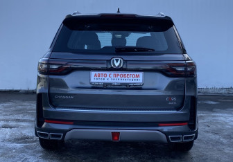 Подержанный автомобиль Changan CS95 2023 года (6 фото)