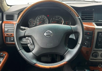 Подержанный автомобиль Nissan Patrol 2008 года (12 фото)