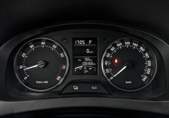 Подержанный автомобиль Skoda Rapid Liftback 2015 года (16 фото)