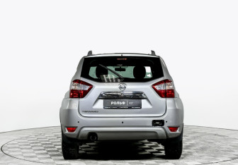 Подержанный автомобиль Nissan Terrano 2015 года (6 фото)