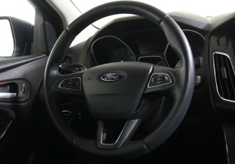 Подержанный автомобиль Ford Focus Sedan 2016 года (13 фото)