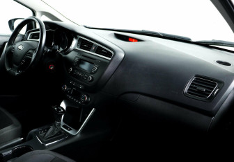 Подержанный автомобиль Kia Ceed Hatchback 2017 года (8 фото)