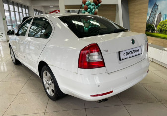 Подержанный автомобиль Skoda Octavia Liftback 2013 года (7 фото)