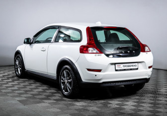 Подержанный автомобиль Volvo C30 2012 года (7 фото)