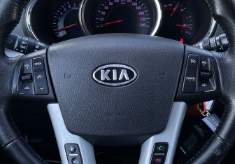 Подержанный автомобиль Kia Sorento 2012 года (15 фото)