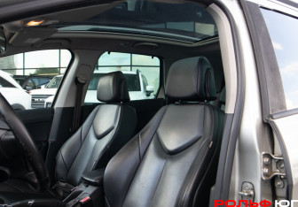 Подержанный автомобиль Peugeot 308 Wagon 2008 года (17 фото)