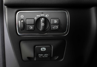 Подержанный автомобиль Volvo XC60 2013 года (9 фото)