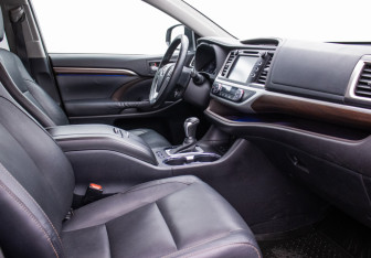 Подержанный автомобиль Toyota Highlander 2014 года (9 фото)