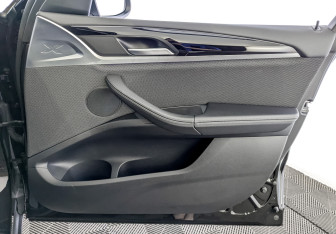 Подержанный автомобиль BMW X4 2020 года (24 фото)