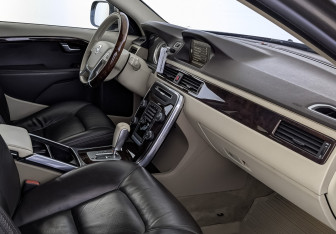 Подержанный автомобиль Volvo XC70 2011 года (13 фото)