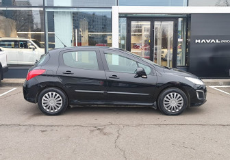 Подержанный автомобиль Peugeot 308 Hatchback 2013 года (4 фото)
