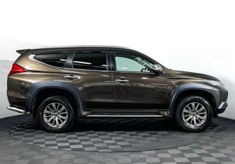 Подержанный автомобиль Mitsubishi Pajero Sport 2017 года (4 фото)