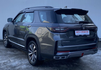 Подержанный автомобиль Changan CS95 2023 года (7 фото)