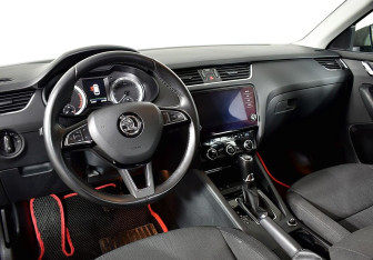 Подержанный автомобиль Skoda Octavia Wagon 2017 года (10 фото)