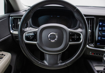 Подержанный автомобиль Volvo V60 2020 года (14 фото)