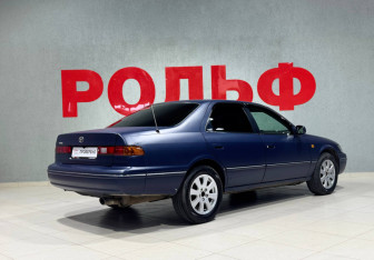 Подержанный автомобиль Toyota Camry Sedan 1998 года (5 фото)