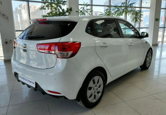 Подержанный автомобиль Kia Rio Hatchback 2016 года (5 фото)