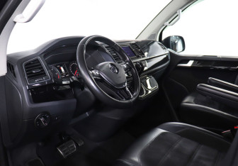 Подержанный автомобиль Volkswagen Multivan 2019 года (13 фото)