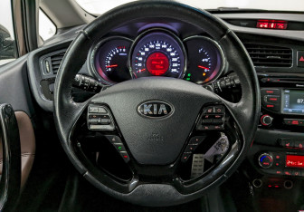 Подержанный автомобиль Kia Ceed Hatchback 2014 года (24 фото)