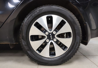 Подержанный автомобиль Kia Rio Sedan 2013 года (9 фото)