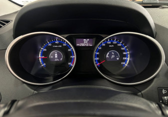 Подержанный автомобиль Hyundai ix35 2014 года (13 фото)