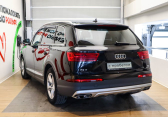 Подержанный автомобиль Audi Q7 2016 года (6 фото)