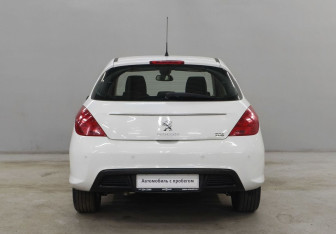 Подержанный автомобиль Peugeot 308 Hatchback 2011 года (6 фото)