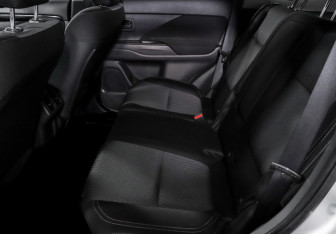 Подержанный автомобиль Mitsubishi Outlander 2019 года (10 фото)