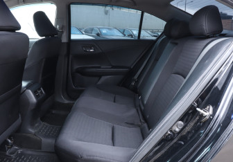 Подержанный автомобиль Honda Accord Sedan 2013 года (10 фото)