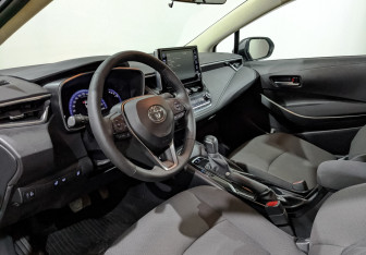 Подержанный автомобиль Toyota Corolla Sedan 2019 года (15 фото)