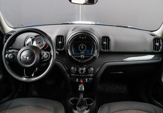 Подержанный автомобиль MINI Countryman 2018 года (9 фото)