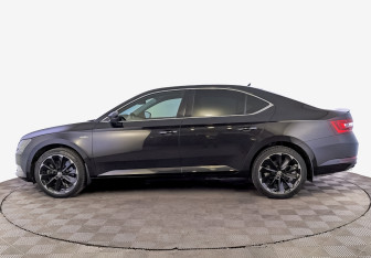 Подержанный автомобиль Skoda Superb Liftback 2016 года (8 фото)