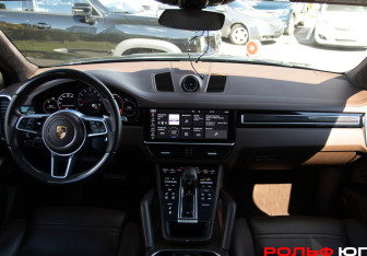Подержанный автомобиль Porsche Cayenne 2018 года (11 фото)
