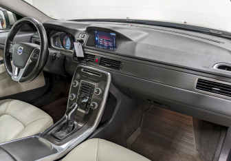 Подержанный автомобиль Volvo XC70 2014 года (20 фото)