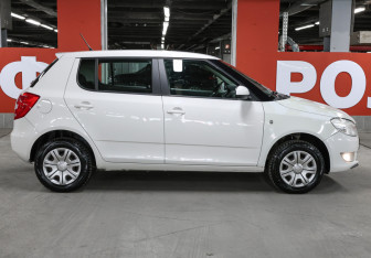 Подержанный автомобиль Skoda Fabia Hatchback 2013 года (4 фото)
